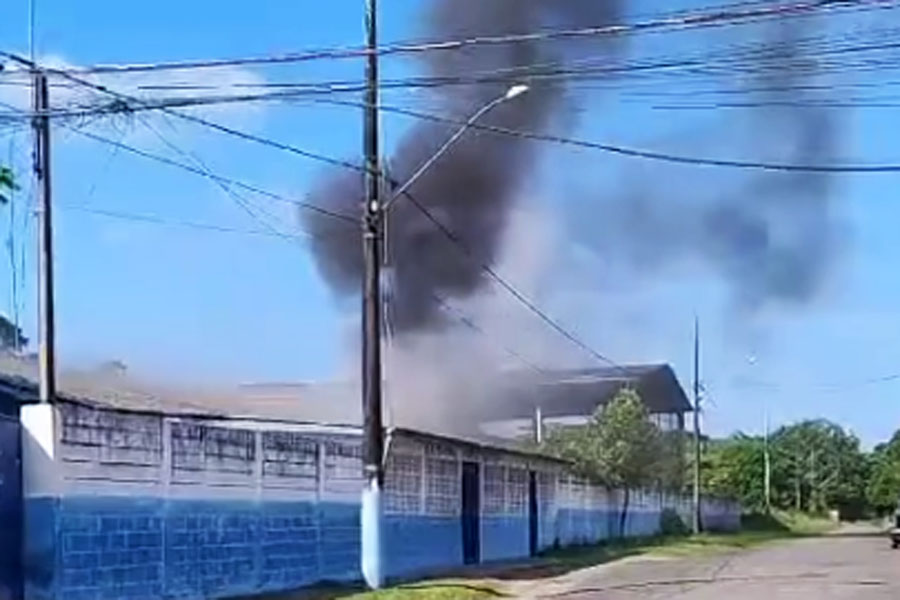 Incêndio atinge escola municipal na área rural de Itanhaém; VÍDEO