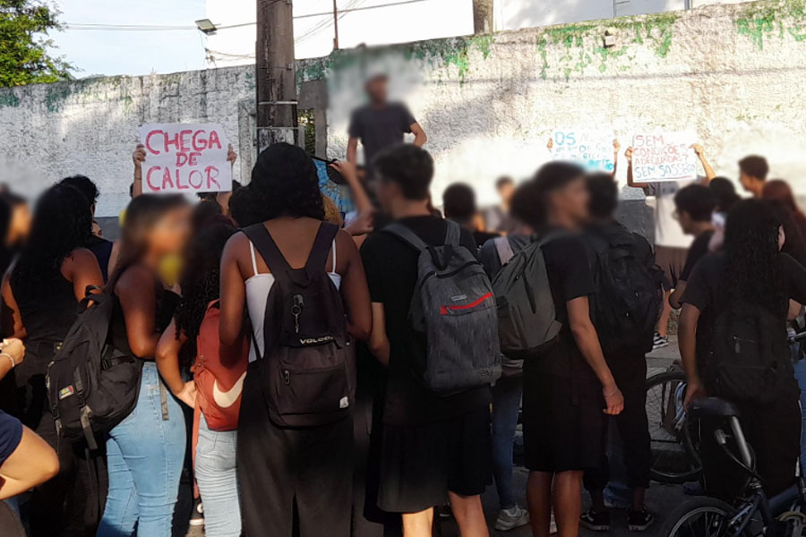 Estudantes fazem protesto e reclamam do calor nas salas de aula de escola em Santos; VÍDEO