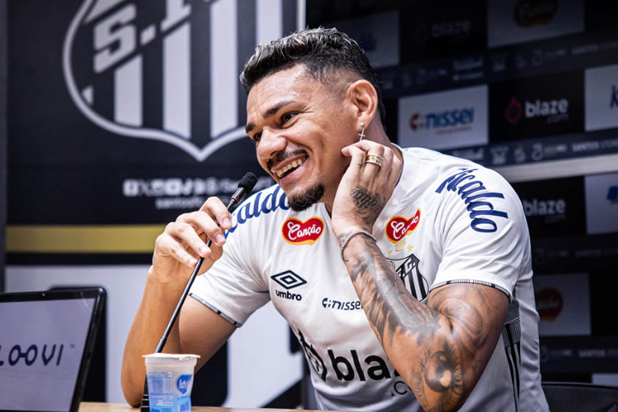 Tiquinho diz que trocou Botafogo pelo Santos para jogar e elogia Neymar: 