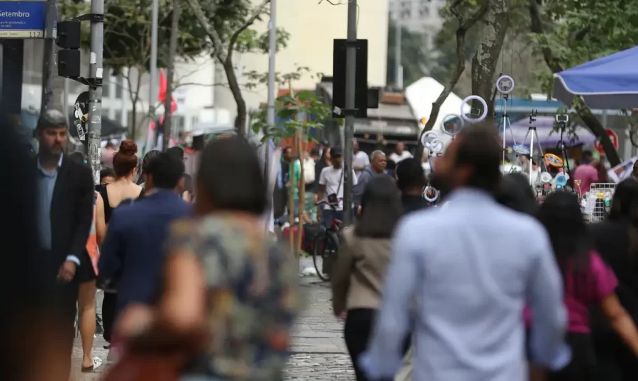 Médicos alertam para uso de remédios alternativos para emagrecimento