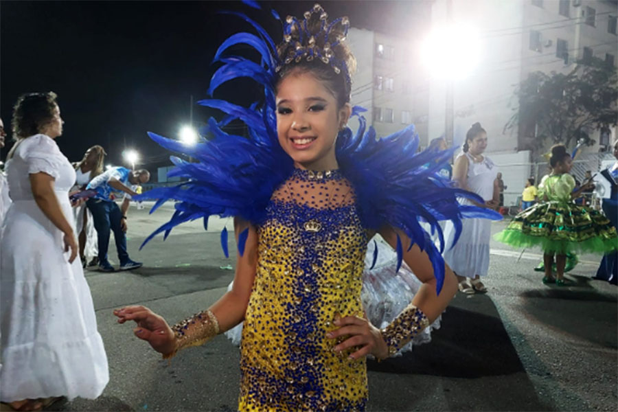 Musa Mirim da Bateria traz alegria para a avenida no desfile da Vila Mathias