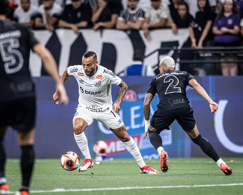 Com os quatro grandes classificados, Santos encara o Corinthians na semifinal