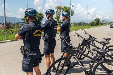 Segurança pública em Bertioga é reforçada com patrulhamento ciclístico