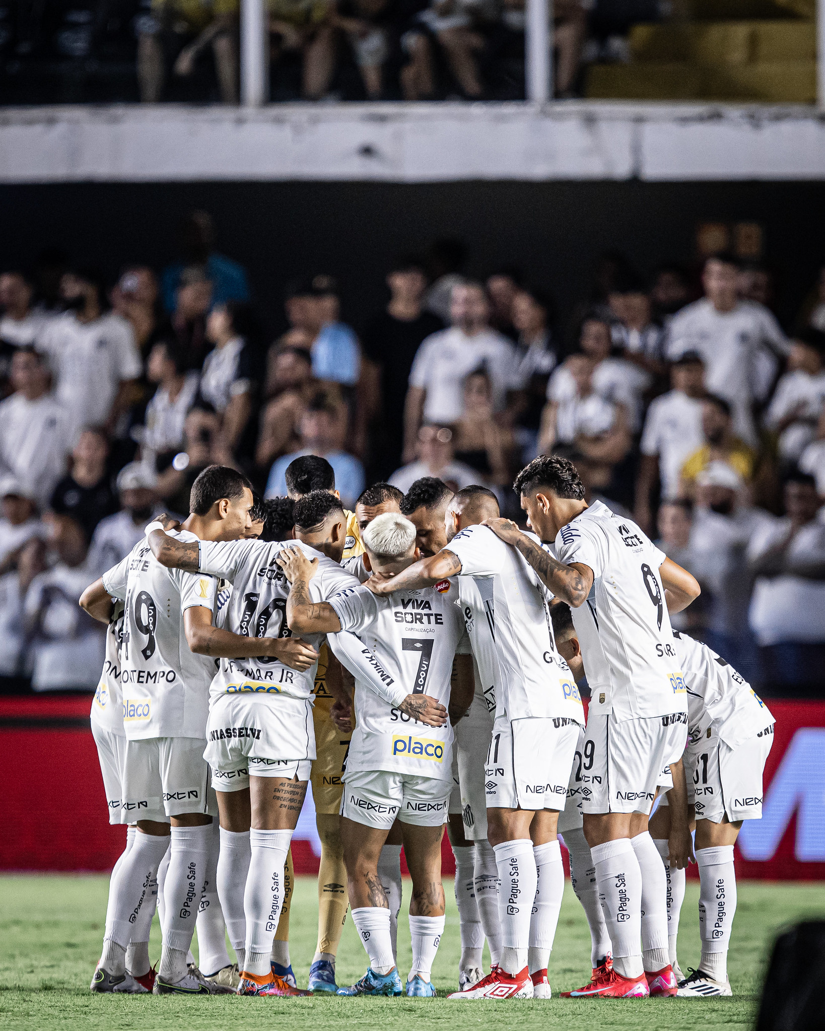 Santos encara o Coritiba em amistoso preparatório no Couto Pereira