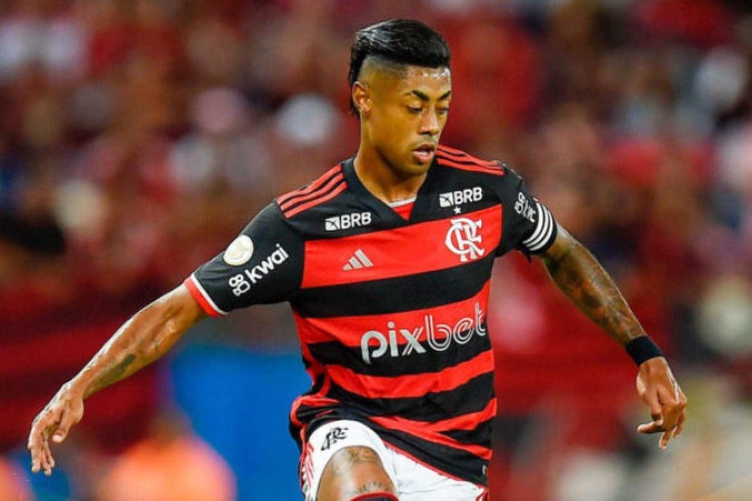 Bruno Henrique se emociona em homenagem ao 100º gol pelo Flamengo