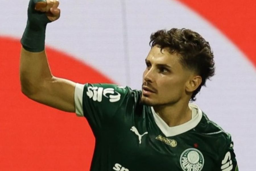 Com pênalti polêmico, Palmeiras vence o São Paulo e encara o Corinthians na final