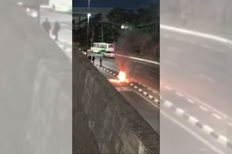 Motocicleta pega fogo e explode na área portuária de Santos