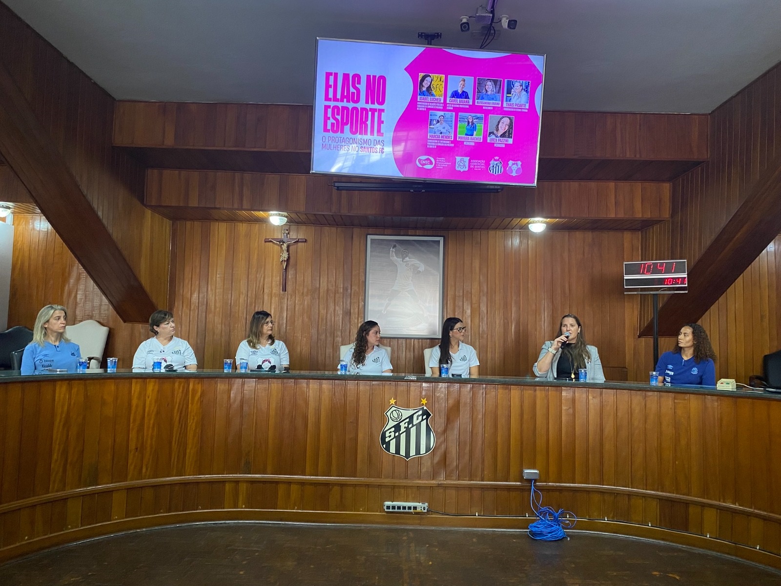 Futebol de mulheres é destaque em evento inédito do CMEC no Santos FC