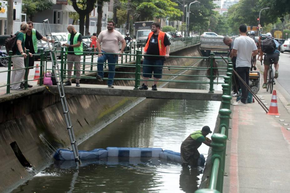 Santos instala a 10ª barreira para evitar que resíduos cheguem ao mar