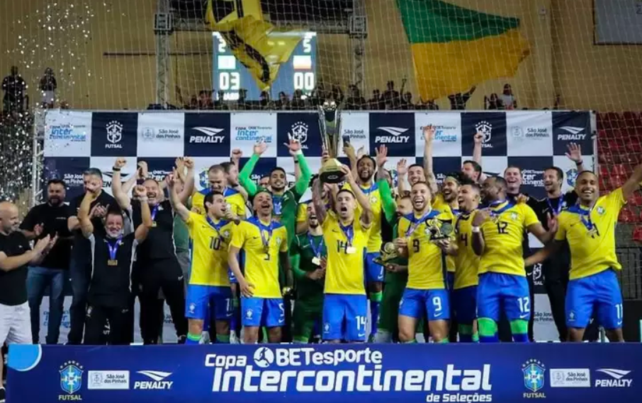 Brasil vence o Irã e é campeão invicto da Copa Intercontinental de futsal