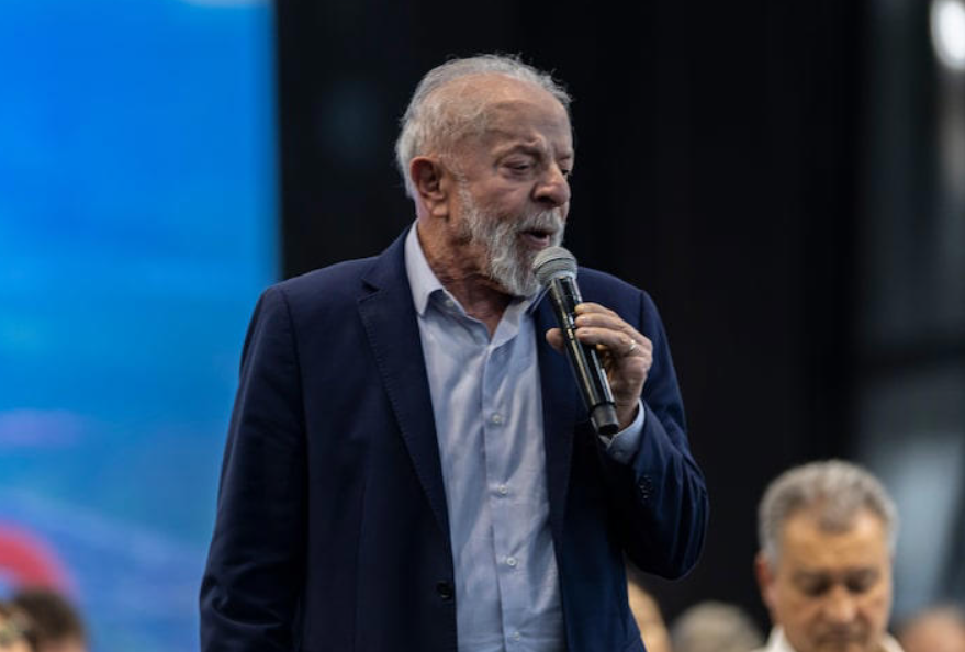 'Não adianta Trump ficar gritando porque aprendi a não ter medo de cara feia', diz Lula em MG