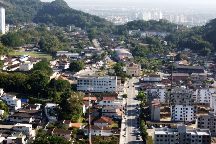 Homem morre durante troca de tiros entre criminosos e PMs no Morro da Nova Cintra