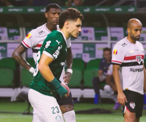 Federação Paulista divulga áudio de VAR de Palmeiras e São Paulo: 'ele fez o calço com a perna'