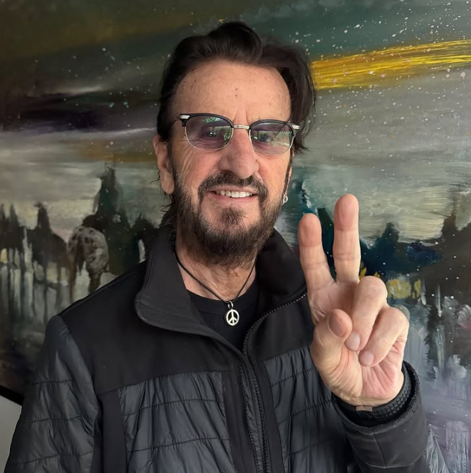 Ringo Starr se surpreende com vitória dos Beatles no Grammy: 'Parecia que John estava conosco'