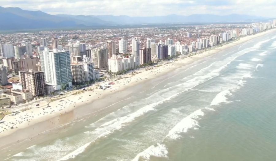 Jovem é arrastado por corrente de retorno e desaparece no mar em Praia Grande