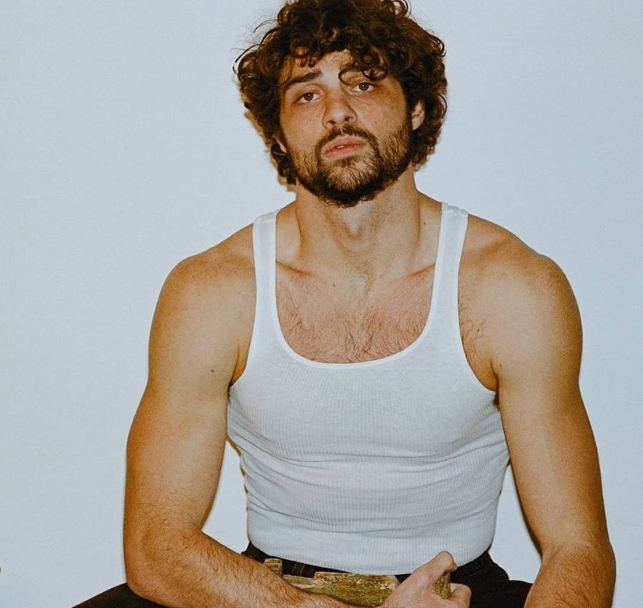 Reprodução/Instagram @noahcentineoig