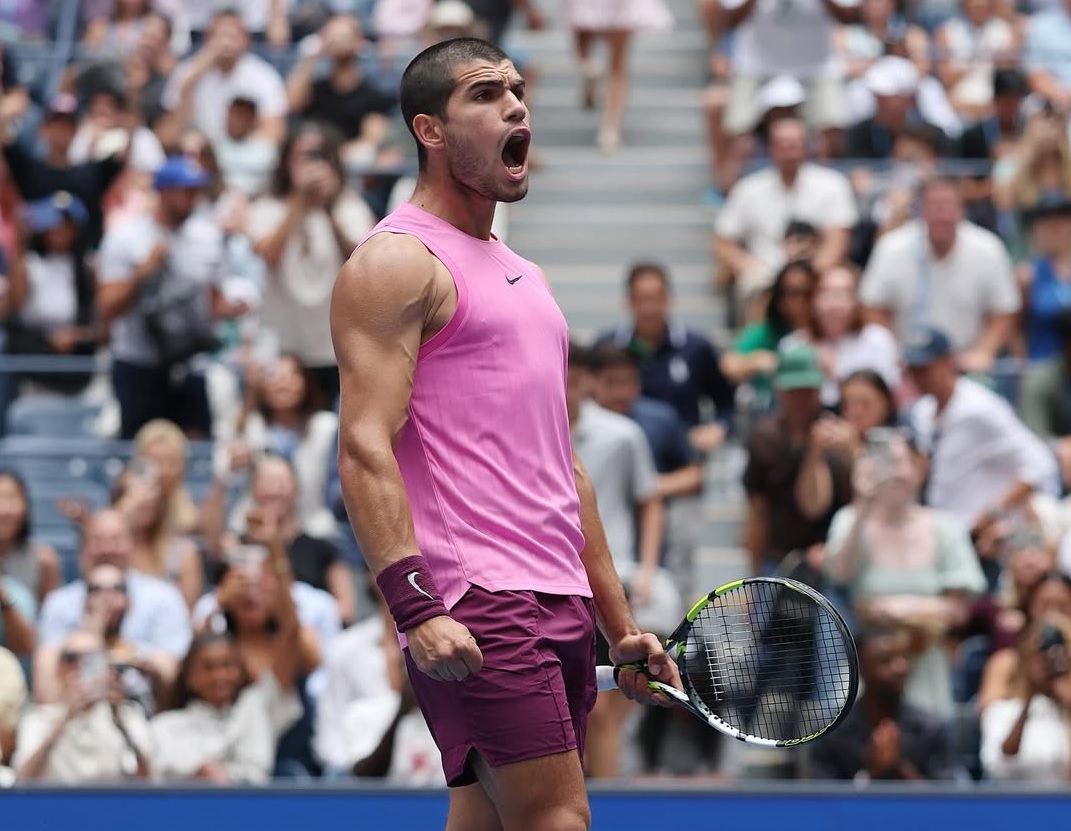 Alcaraz sofre por um set, mas despacha alemão e vai à 3ª fase em Melbourne