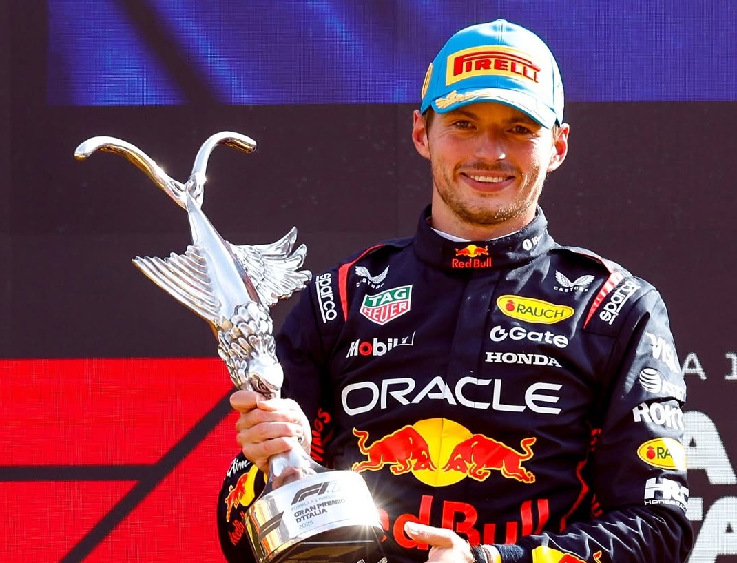 Verstappen conquista pole position para corrida decisiva da F1