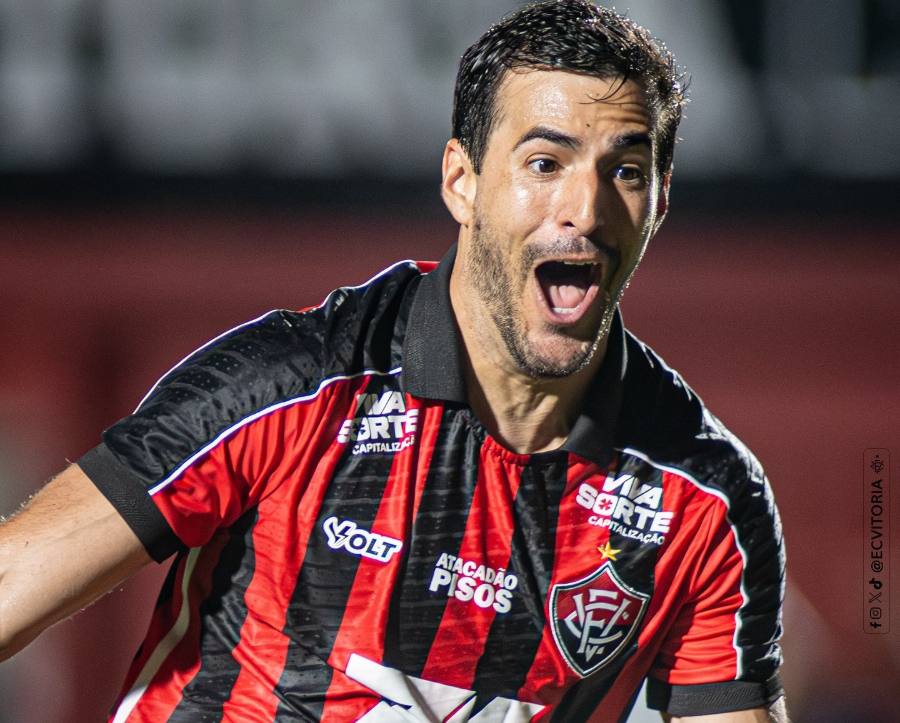 Reprodução/Instagram @ecvitoria
