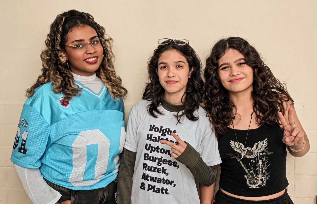 Três Jovens Autoras da Escola Alfredo Reis Viegas se destacam no cenário literário de Praia Grande