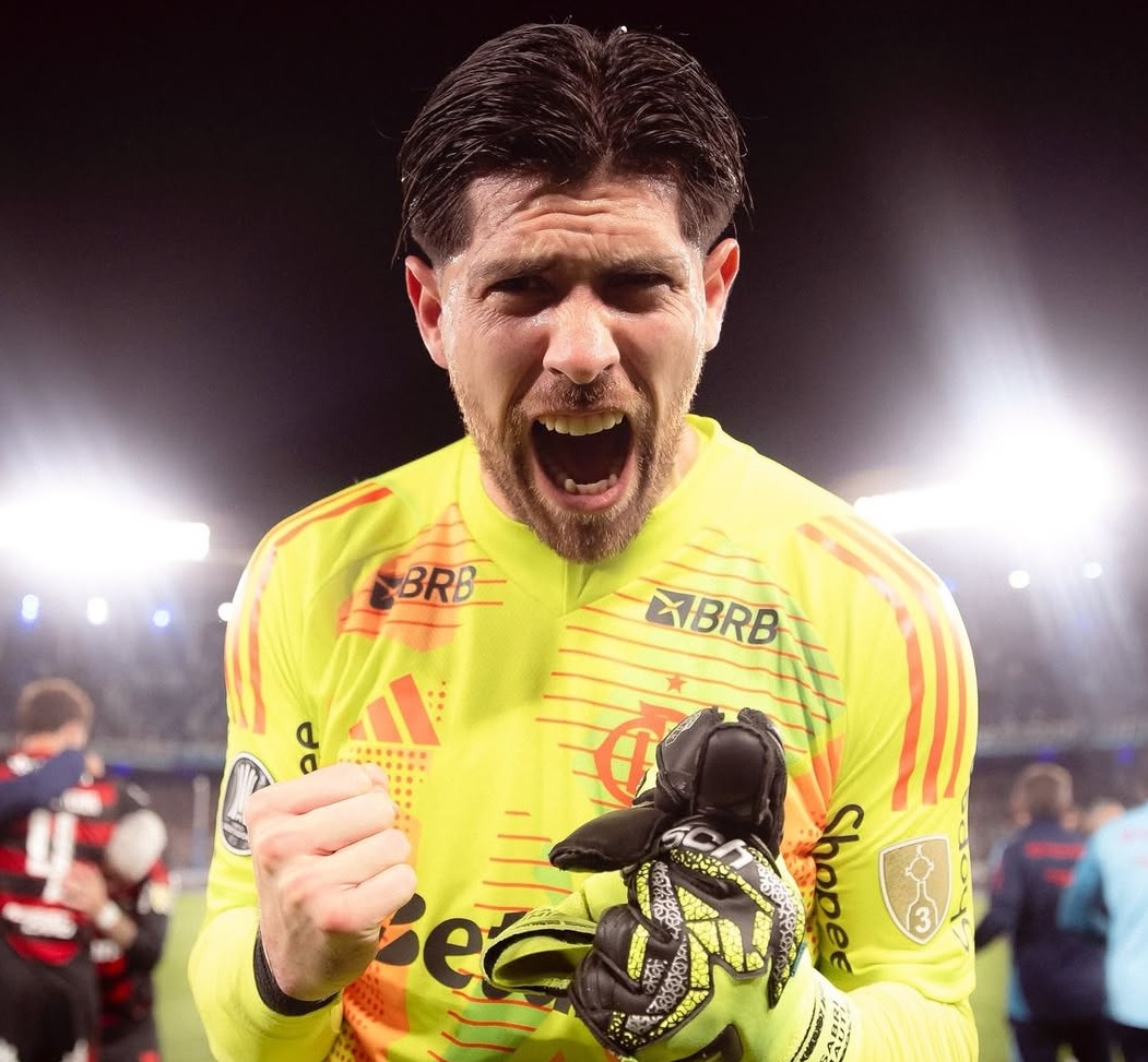 Defesa vira estrela da versão copeira do Flamengo com Filipe Luís