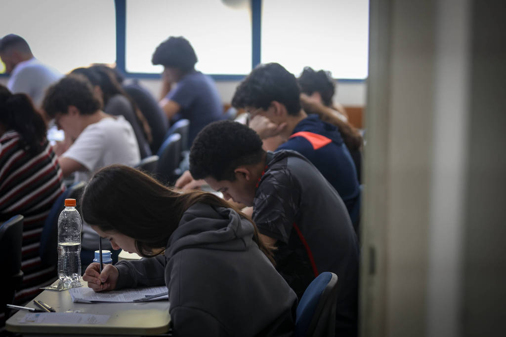 Fuvest inicia 2ª fase neste domingo com apoio de geradores e ônibus extras