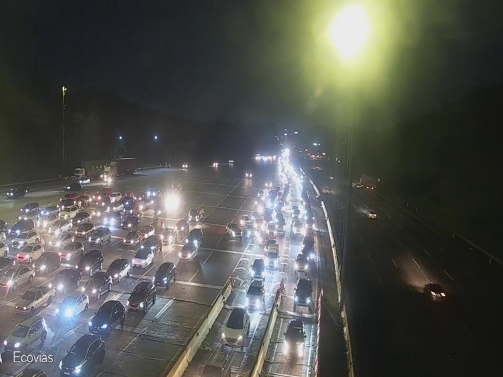 Rodovias de acesso à Baixada Santista seguem congestionadas no início da noite