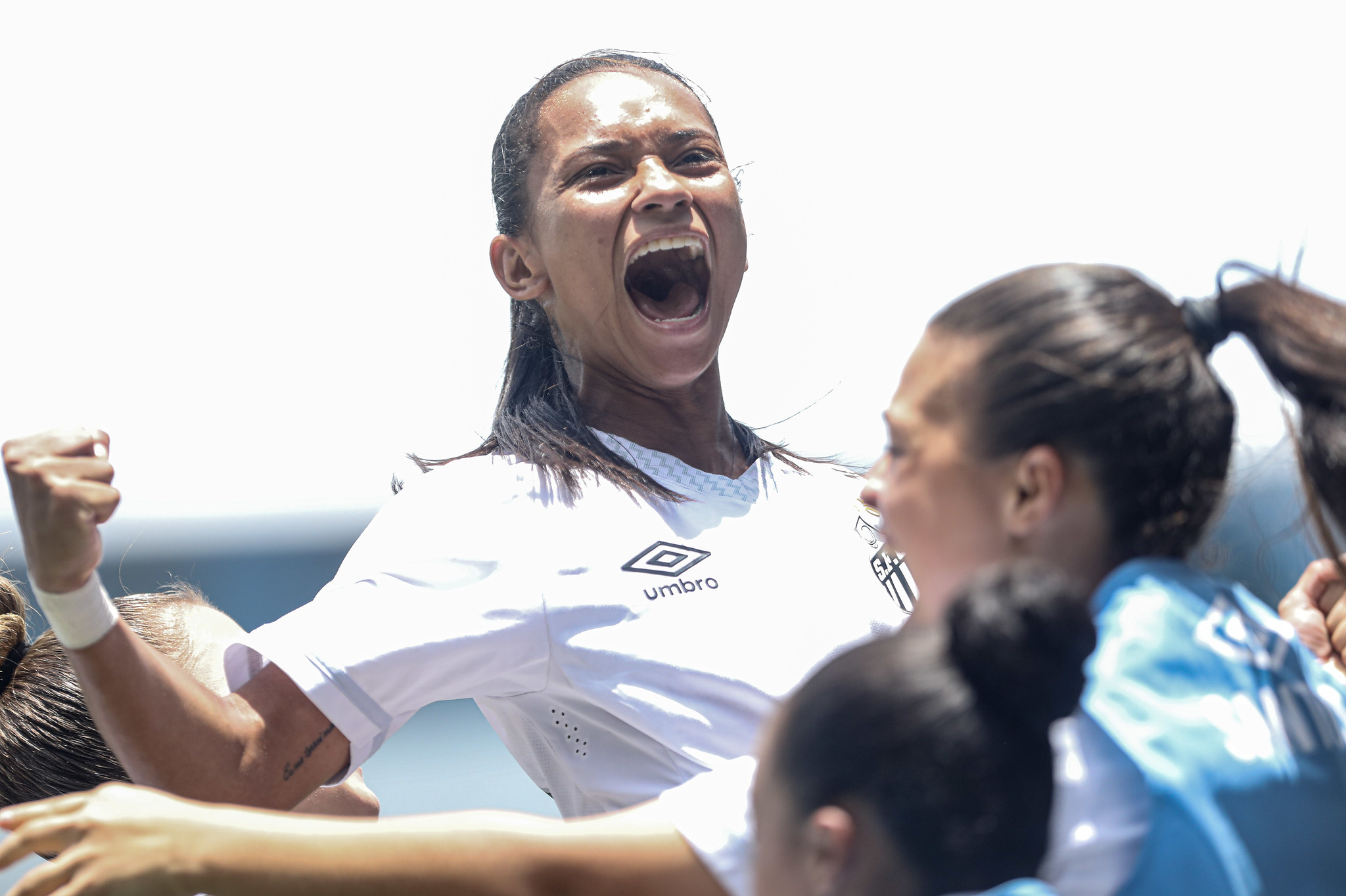 Sereinhas da Vila goleiam o Fluminense e avançam para a semifinal da Copinha contra o Grêmio