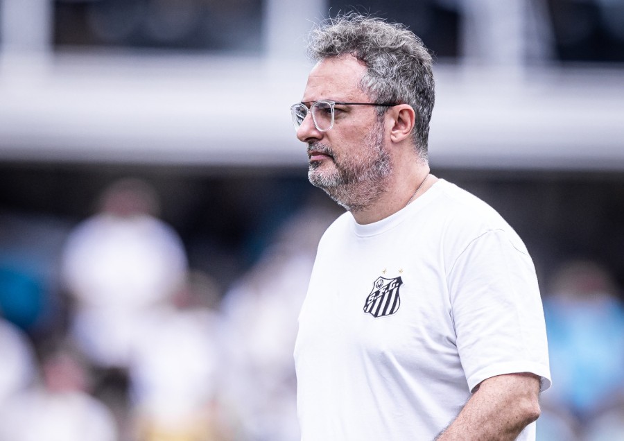 Mattos vê Neymar feliz, monitora Gabigol e diz: 'Santos não tem dinheiro'