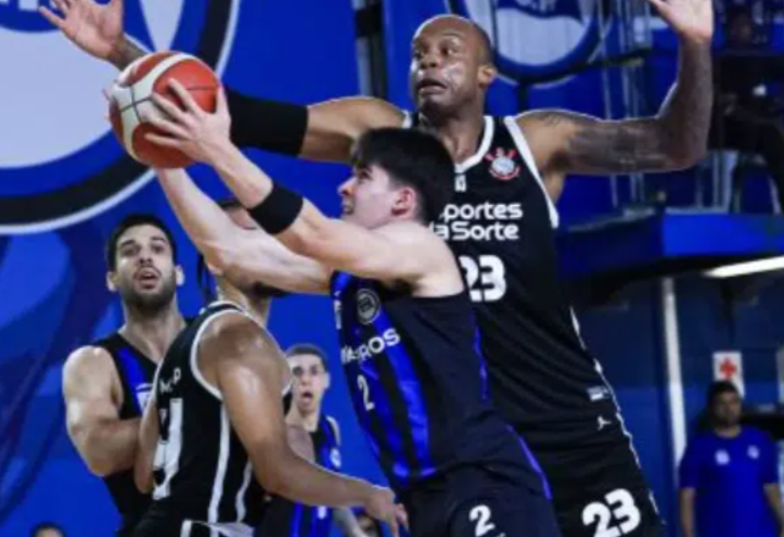 Pinheiros faz 3º quarto avassalador e vence Corinthians pelo NBB