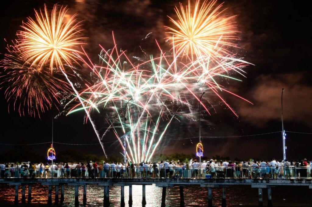 No embalo do show de Maiara e Maraísa, Cubatão terá 15 minutos de queima de fogos no Réveillon