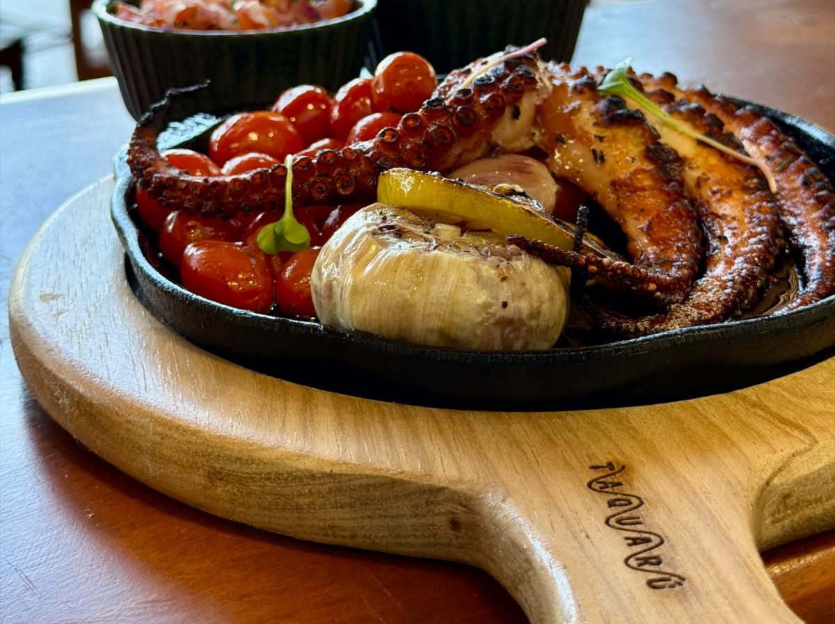 Novo restaurante em Itanhaém valoriza pescados locais e técnicas de brasa