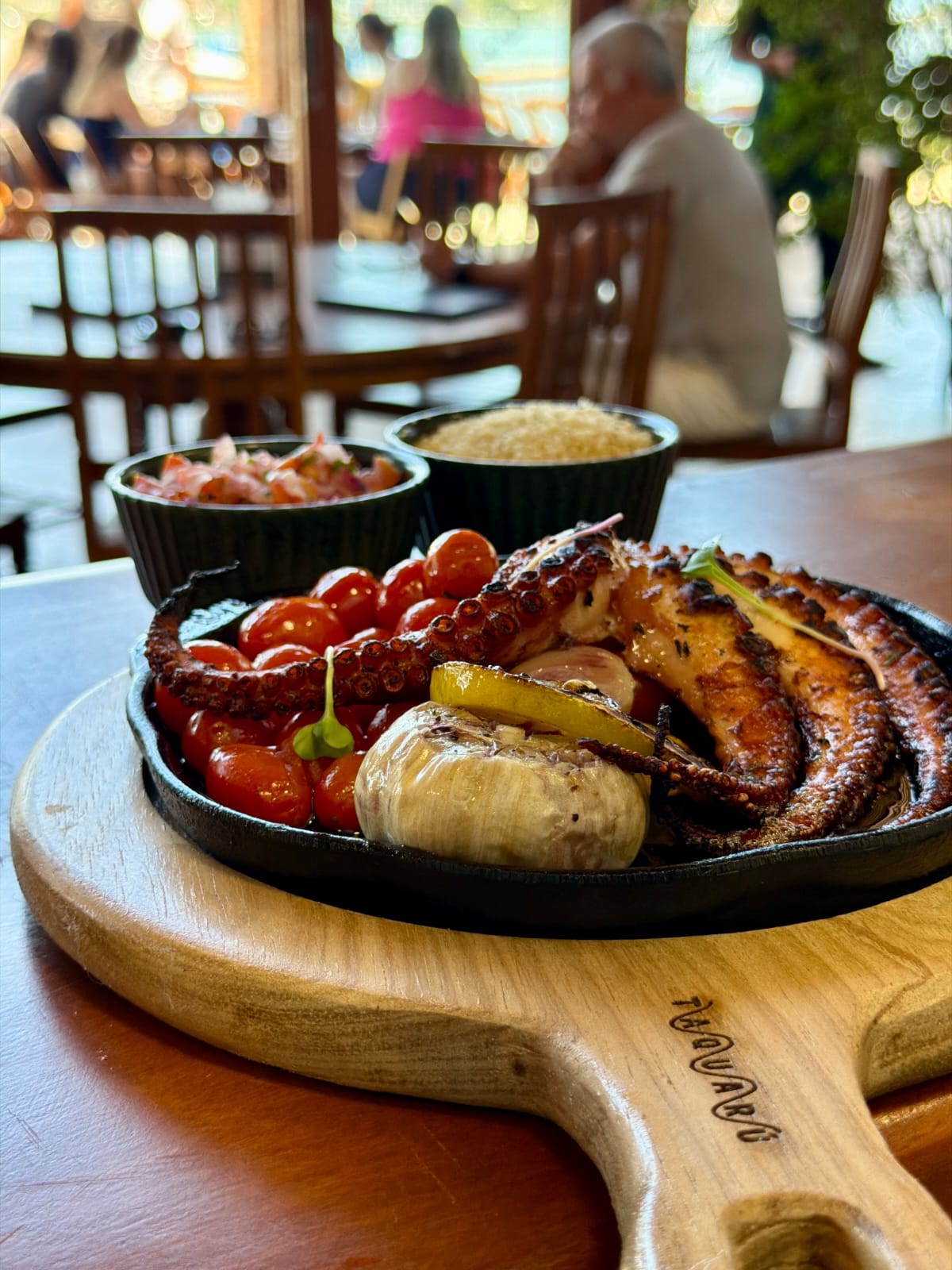 Novo restaurante em Itanhaém valoriza pescados locais e técnicas de brasa