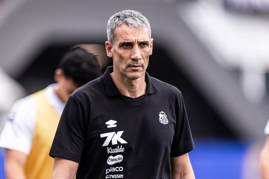 Aliviado, Vojvoda elogia Neymar e enaltece apoio da torcida na reta final: 