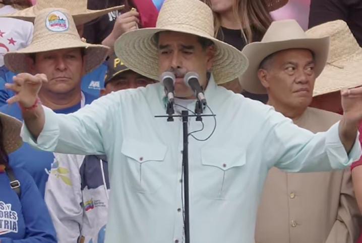 Maduro ordena escolta a petroleiros após bloqueio de Trump, diz jornal