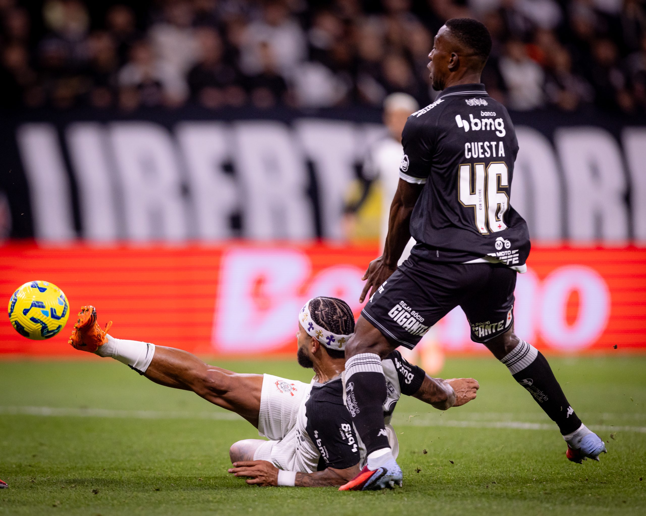 Corinthians e Vasco empatam sem gols em 1º jogo da final da Copa do Brasil