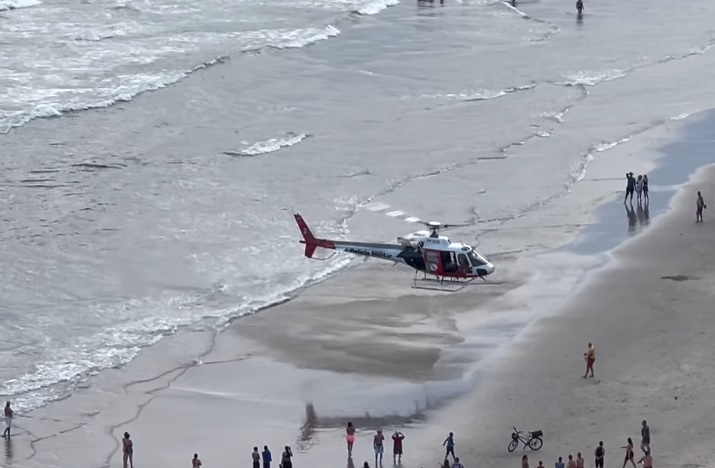 Helicóptero Águia participa do resgate de três banhistas na Baixada Santista