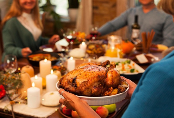 Festas de fim de ano: especialista dá dicas de como cuidar da saúde durante o período