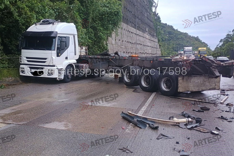 Três carretas se envolvem em acidente na Rodovia dos Imigrantes