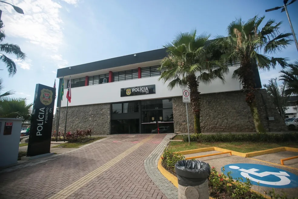 Mulher é encontrada morta dentro de casa na véspera de Natal em Praia Grande