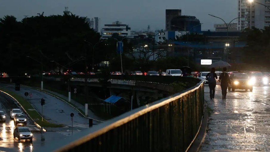 SP entra em estado de atenção para alagamentos nesta sexta (12)