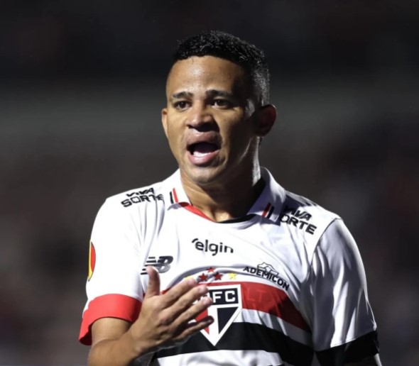 Coritiba formaliza oferta por Erick, atacante do São Paulo