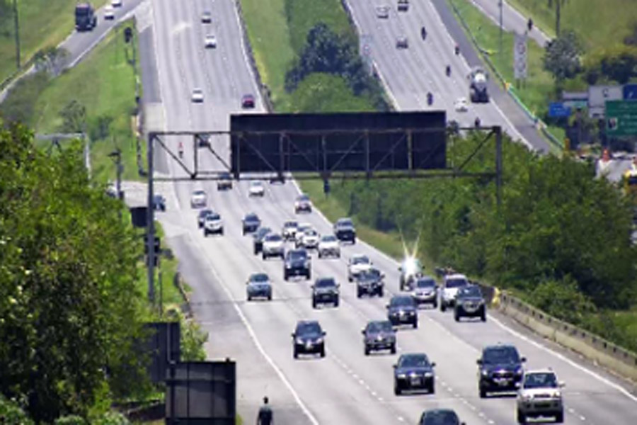 Estradas da região registram trânsito lento no início da tarde deste sábado