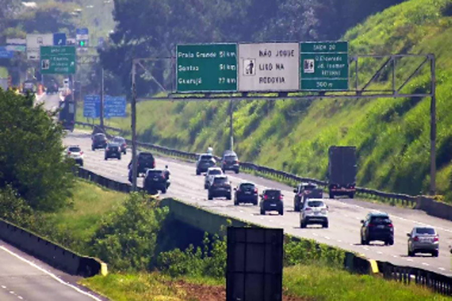 Estradas da região registram trechos de lentidão na tarde deste sábado