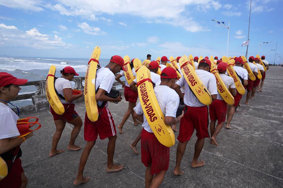 Reforço no efetivo de guarda-vidas amplia segurança nas praias de Mongaguá