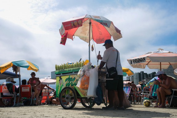 Prefeitura de PG lança Programa de Autorização Especial com mil licenças para ambulantes
