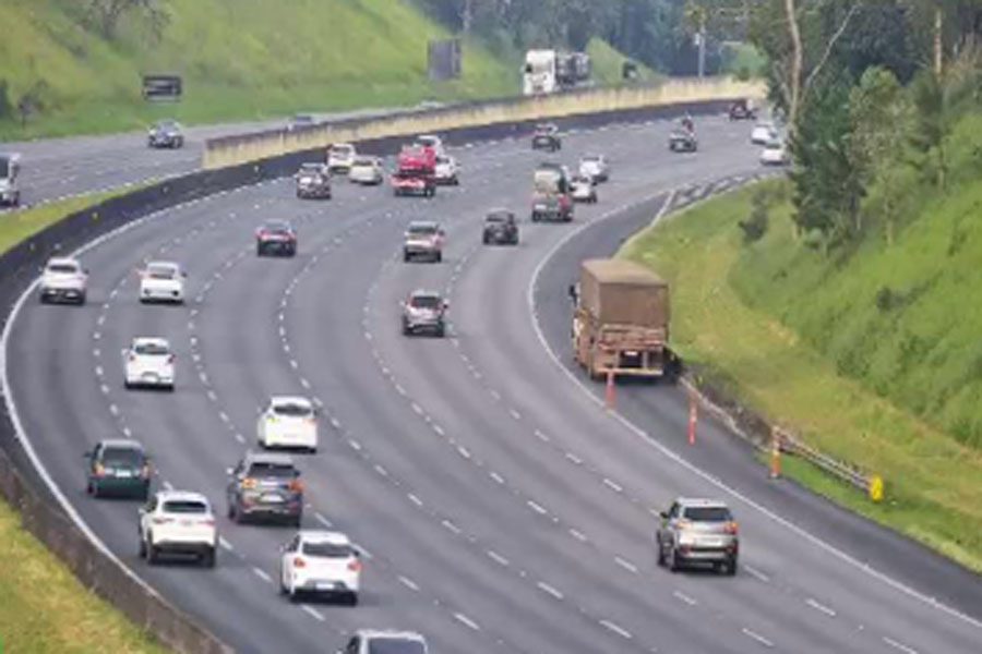 Rodovia dos Imigrantes registra lentidão no sentido litoral e Capital