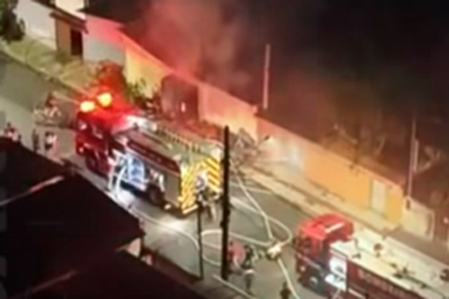 Casa é atingida por incêndio em Guarujá; não houve vítimas