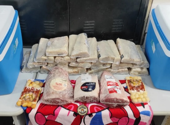 Suspeita de furto volta a supermercado, tenta levar mais de R$ 5,6 mil em alimentos e é presa em Guarujá