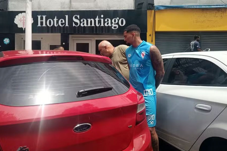 Jogador de futebol é preso sob a acusação de estuprar mulher em Salvador